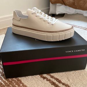 Vince Camuto Raiza sneaker